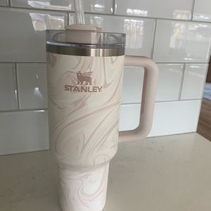 Stanley cup - 40 oz. Excellent condition.